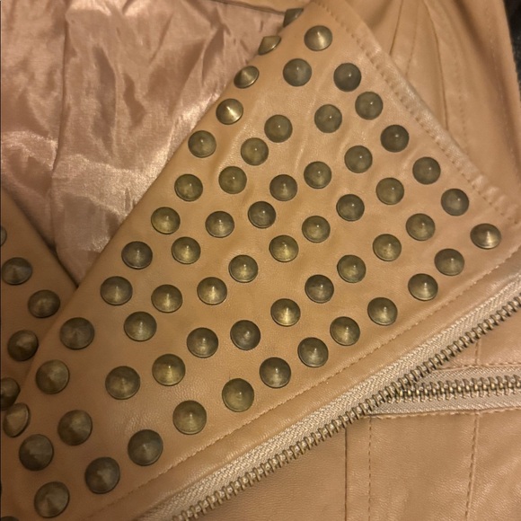 Vest - Picture 3 of 5